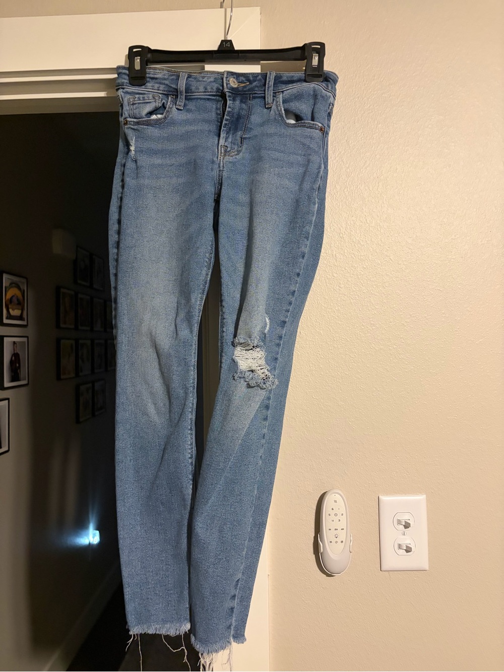 Old Navy Light Blue Skinny Jeans with Knee Distress size 0